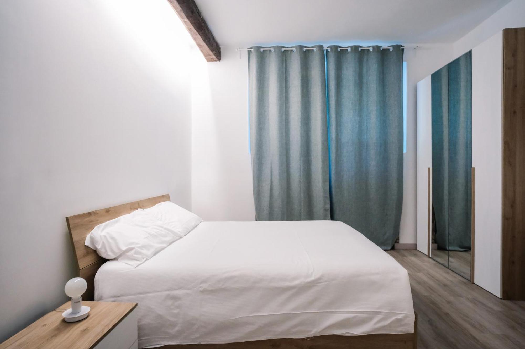 Flora Inn, Scotti's House - Due Passi In Centro 2*