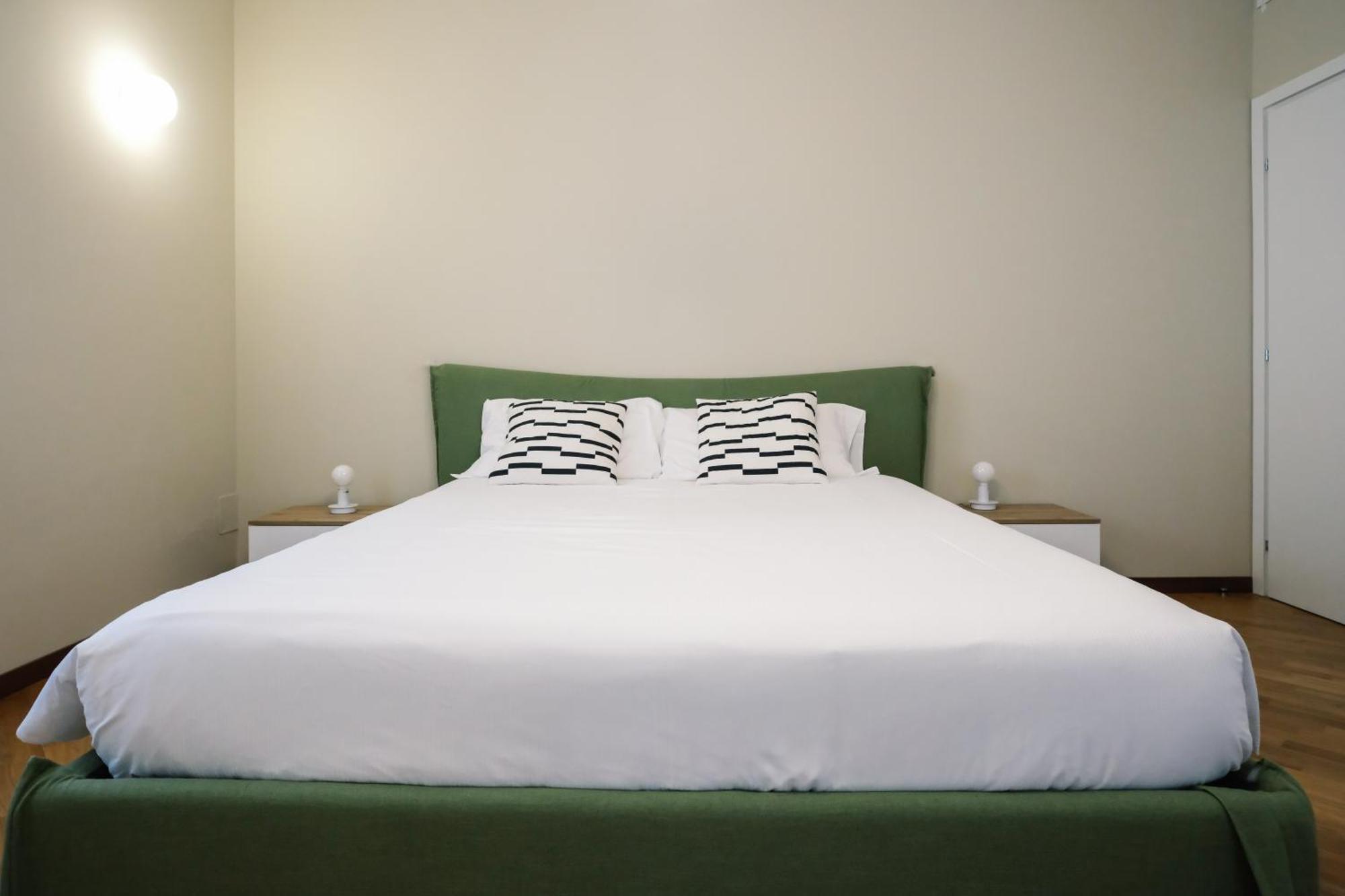 Flora Inn, Scotti's House - Due Passi In Centro Guest house